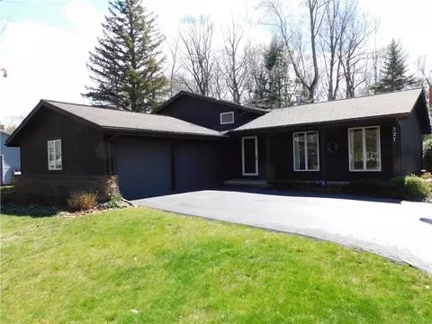 327 Orchard Creek Ln, Greece, NY 14612