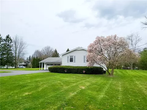 1135 Five Mile Line Rd, Webster, NY 14580