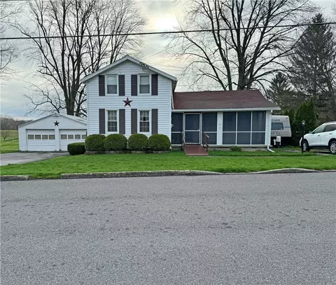 51 S Wayne St, Phelps, NY 14532