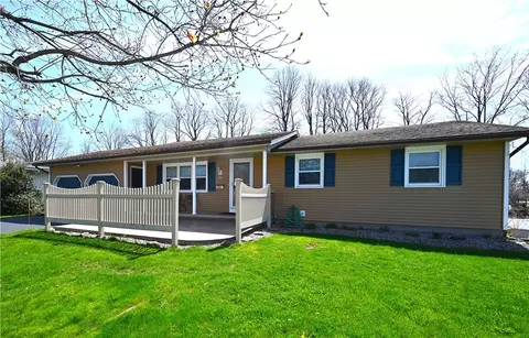 90 Drexel Dr, Gates, NY 14606
