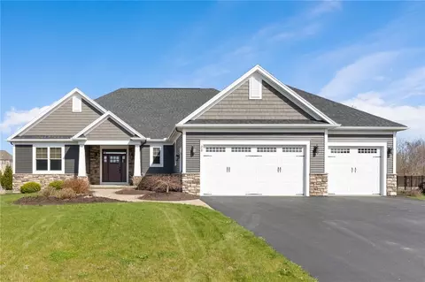 28 Mayers Gdn, Webster, NY 14580
