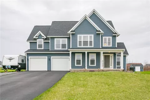654 Autumn Breeze Ln, Ontario, NY 14519