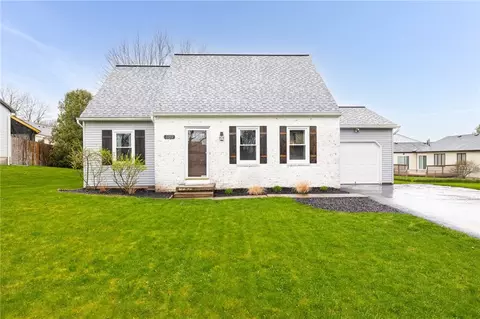 189 Raintree Ln, Parma, NY 14468