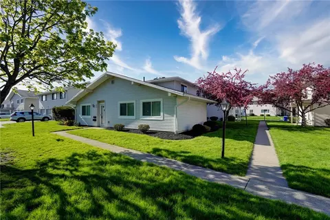 612 Eastbrooke Ln, Rochester, NY 14618