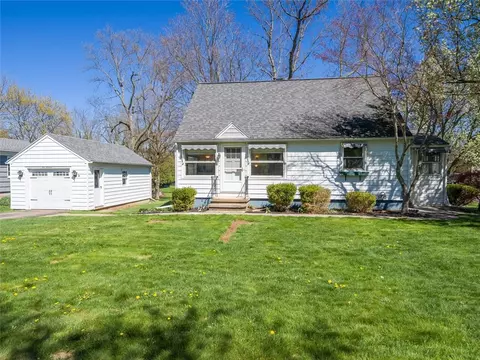 114 Hyde Pkwy, Palmyra, NY 14522