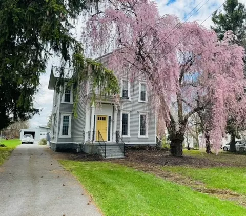 38 S Main St, Manchester, NY 14504