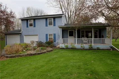520 Tanner Ln, Macedon, NY 14502