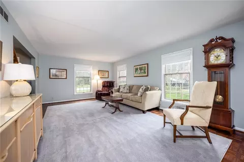 Living - 170 Hillhurst Ln, Irondequoit, NY 14617 photo 5 of 5
