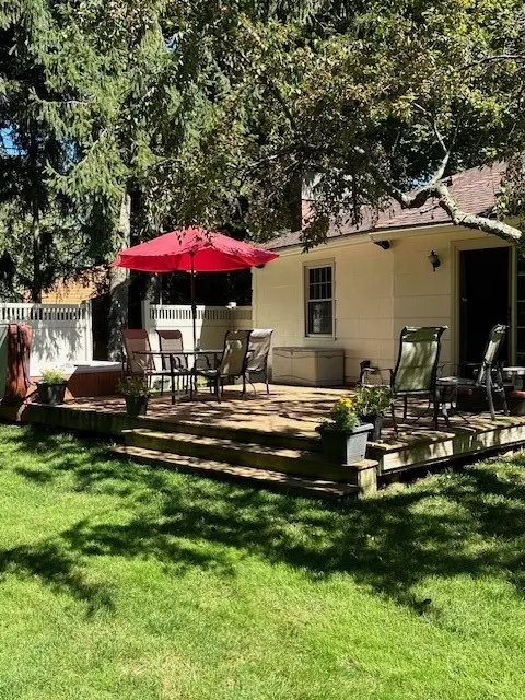 Exterior - 170 Hillhurst Ln, Irondequoit, NY 14617 photo 7 of 8