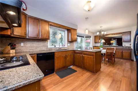 Kitchen - 170 Hillhurst Ln, Irondequoit, NY 14617 photo 2 of 4