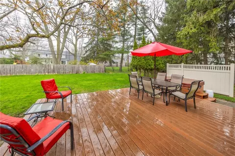 Exterior - 170 Hillhurst Ln, Irondequoit, NY 14617 photo 5 of 8