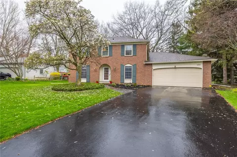 Exterior - 170 Hillhurst Ln, Irondequoit, NY 14617 photo 2 of 8