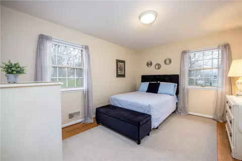 Bedroom - 170 Hillhurst Ln, Irondequoit, NY 14617 photo 5 of 6