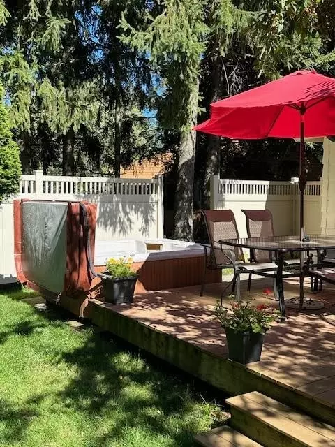 Exterior - 170 Hillhurst Ln, Irondequoit, NY 14617 photo 8 of 8