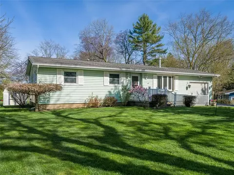 6 Dogwood Ln, Wheatland, NY 14546