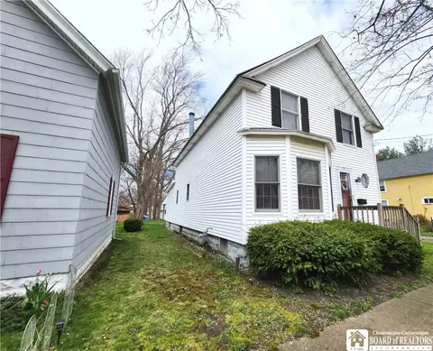 72 Front St, Dunkirk, NY 14048 photo 2