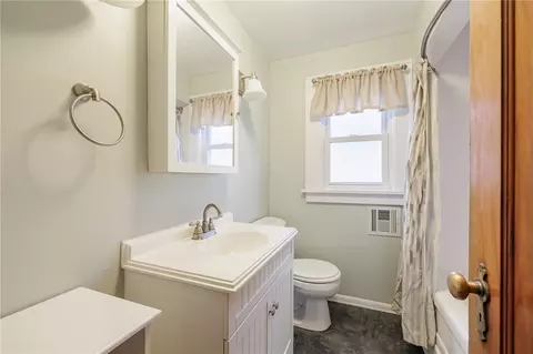 Bath - 307 Hurstbourne Rd, Irondequoit, NY 14609 photo 1 of 2