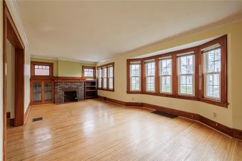 Living - 307 Hurstbourne Rd, Irondequoit, NY 14609 photo 2 of 4
