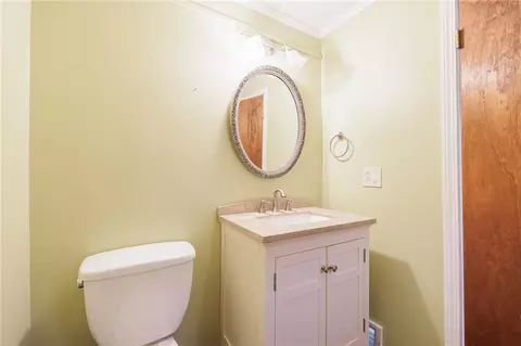 Bath - 307 Hurstbourne Rd, Irondequoit, NY 14609 photo 2 of 2