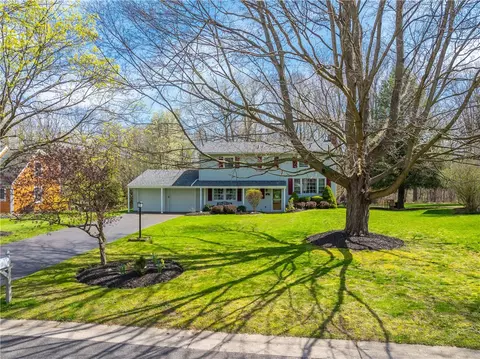 31 Parkridge Dr, Pittsford, NY 14534