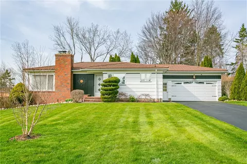 108 Castle Acres Dr, Webster, NY 14580