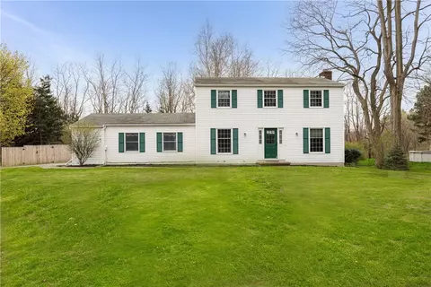 922 Lake Rd, Ontario, NY 14519