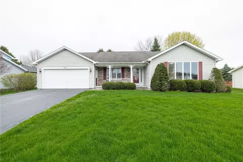 941 Dibbles Trl, Webster, NY 14580
