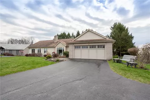 6 Westin Ct, Perinton, NY 14534
