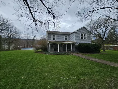 5 Chapel St, Almond, NY 14804
