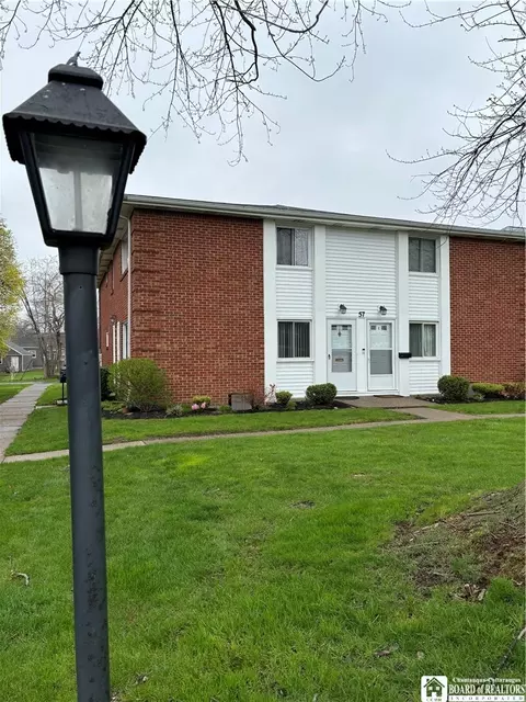 57 Park Club Ln #A, Amherst, NY 14221