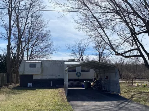 170 Canal Dr W, Macedon, NY 14502