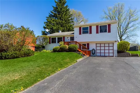 22 Settlers Ln, Hamlin, NY 14464