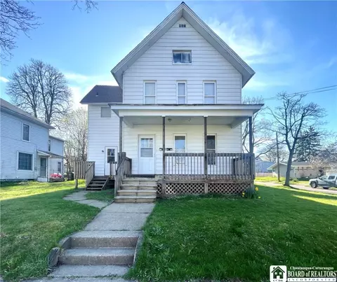 38 Sampson St, Jamestown, NY 14701