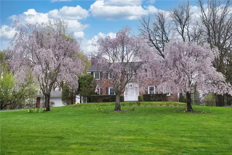 145 Clover Hills Dr, Rochester, NY 14618