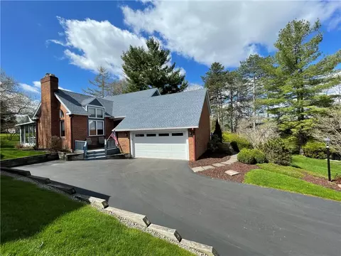 43 Putting Green Ln, Perinton, NY 14526