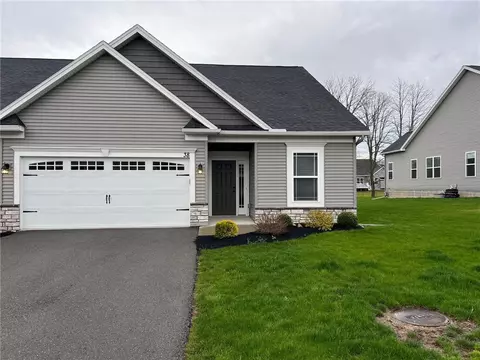 38 Cedar Cv, Gates, NY 14606