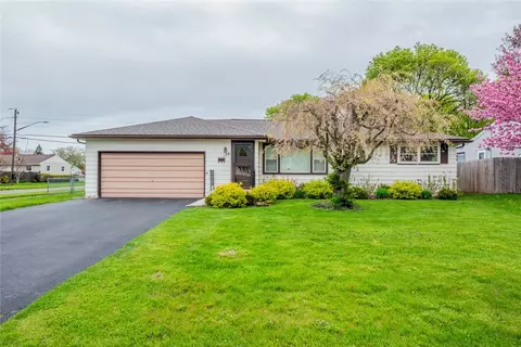 138 Everclay Dr, Greece, NY 14616