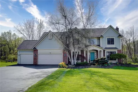 36 Wren Field Ln, Pittsford, NY 14534