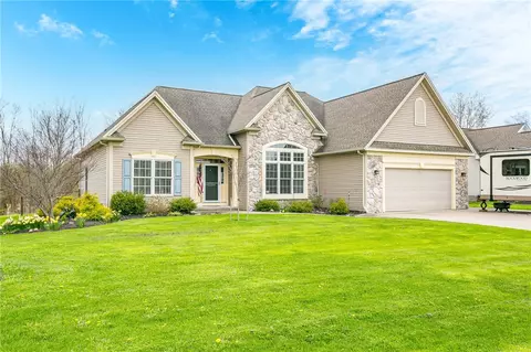 17 James Moore Cir, Parma, NY 14468