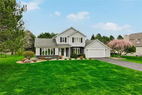 392 Pineville Ln, Webster, NY 14580