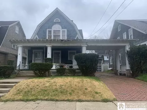 22 Chestnut St, Jamestown, NY 14701