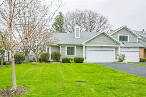 40 Running Brook Ln, Greece, NY 14626