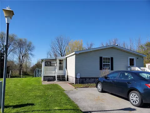 410 Mountain Ash Dr, Canandaigua, NY 14424