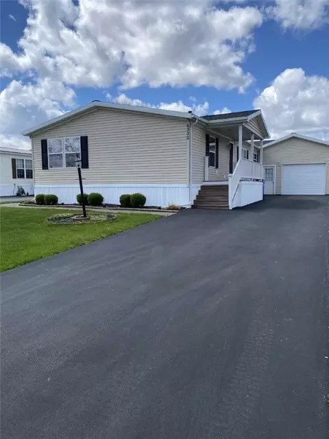 6332 Kims Dr, Victor, NY 14564