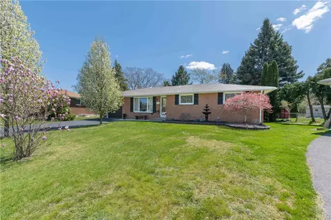 70 Frandee Ln, Greece, NY 14626
