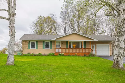 33 Hilltop Dr, Chili, NY 14514