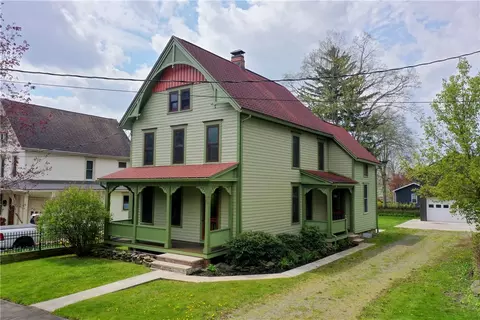 5 Vine St, Urbana, NY 14840