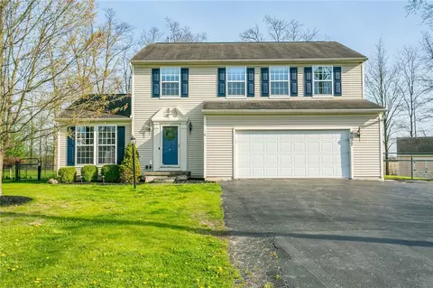 6017 Palomino Ct, Canandaigua, NY 14424