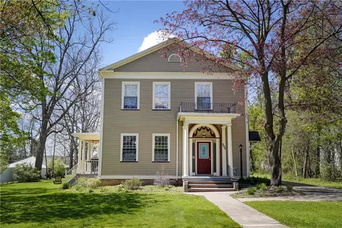 202 N Main St, Canandaigua, NY 14424