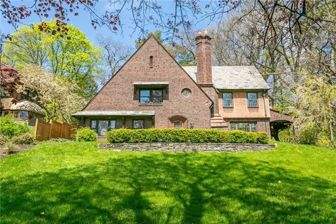 1744 Highland Ave, Rochester, NY 14618